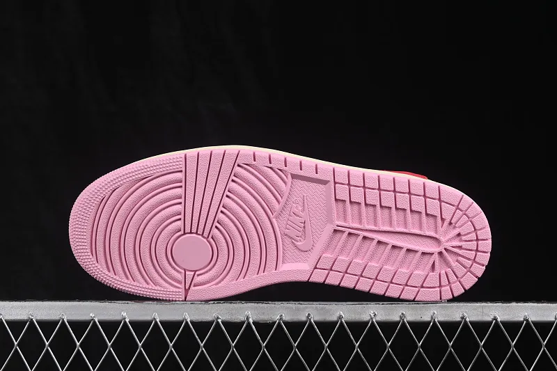 All categories Air Jordan Jordan series basketball shoes Air Jordan 1 Low GX foreign trade version Travis Scott x Air Jordan 1 Low OG AJ1 Joe 1 undercut low top full head layer IQ7604-101